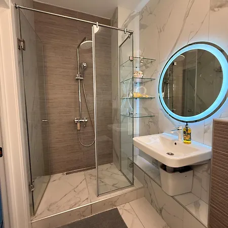 стильная с большой террасой 36 жемчужина Apartmán Oděsa